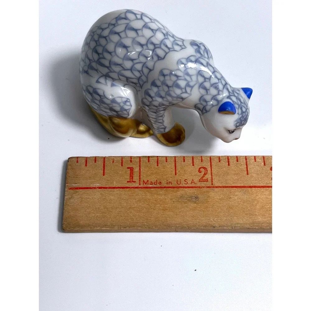 Franklin Mint Curio Cabinet Cat Collection 1988 Blue Fish Scale Design GP Accent